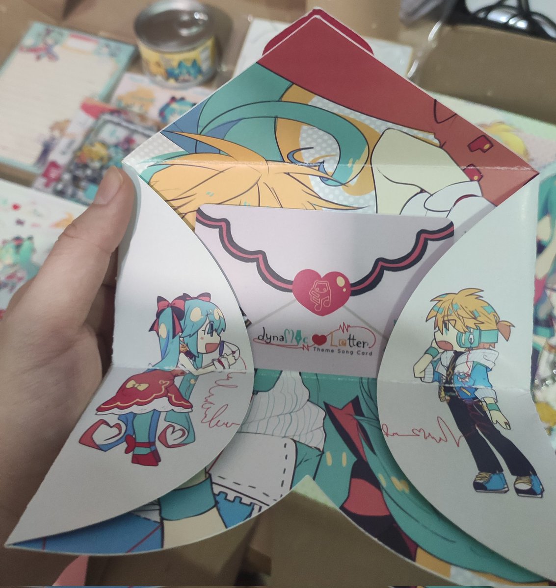 d_riddlea's tweet photo. the light in my house is Terrible IT CANT SHOW THE GOODNESS OF THE LENMIKU COMPARE ON TOUCH!!!!! #dynaMicLetter

BUT AAA EVERYONE DID SO WELL!!! I LOVE EVERY ILLUSTRATIONS AND COMICS DONE BY EVERYONE 🥺 AND THE GOODIES ARE SO AMAZING TOO.... ALSO THATS ME!!!! 💖💌 https://t.co/lmf5NxYXUJ