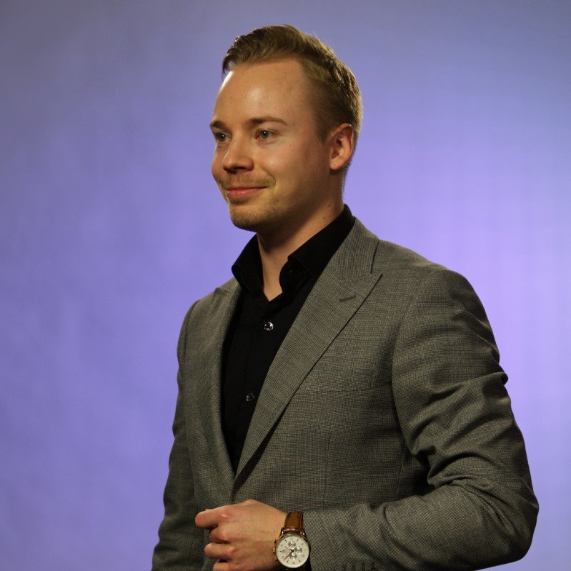 LaureaES's tweet photo. Time to meet our 2nd speaker of the Future Leader Series 🎓

Arsi Pasanen works at @TrainersHouse as a change consultant. Arsi has played very different roles both inside the house and in Trainers' House's client projects.

#feedback #agility #leadership #leadershipskills #growth https://t.co/dGSmccGcil