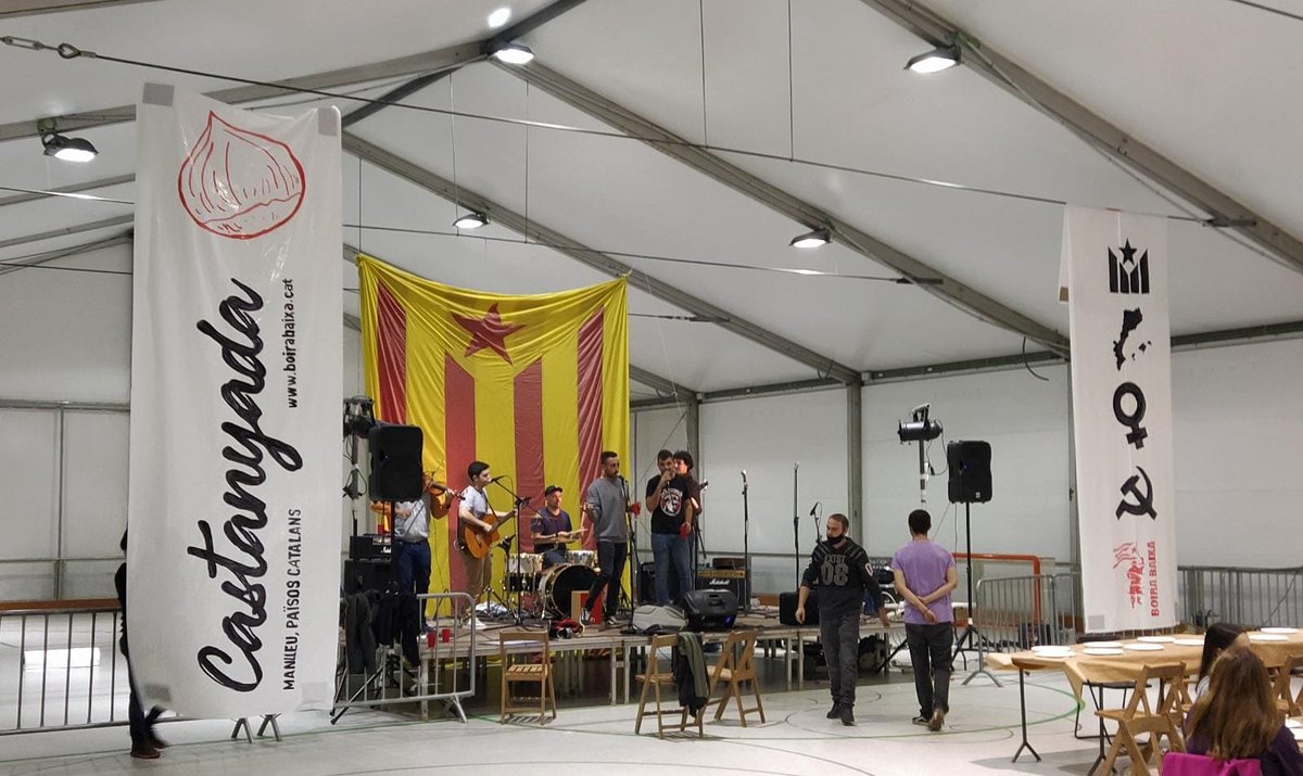 🌰 Moltes gràcies a tothom per fer possible la gran CASTANYADA POPULAR de diumenge! 

👉🏾 Agraïment especial a Juantxitos i a PD Ruïnoses per fer-nos ballar com feia temps que no fèiem! #Manlleu #Osona