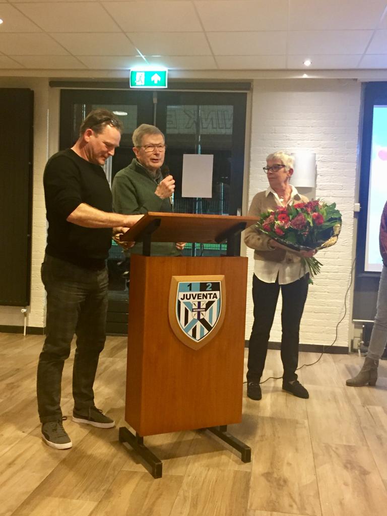 kampiaan's tweet photo. Gerrit Kamp Erelid Voetbalvereniging @Juventa12Fans Trots! Mijn papa!😍 https://t.co/jw1Wqrdln9