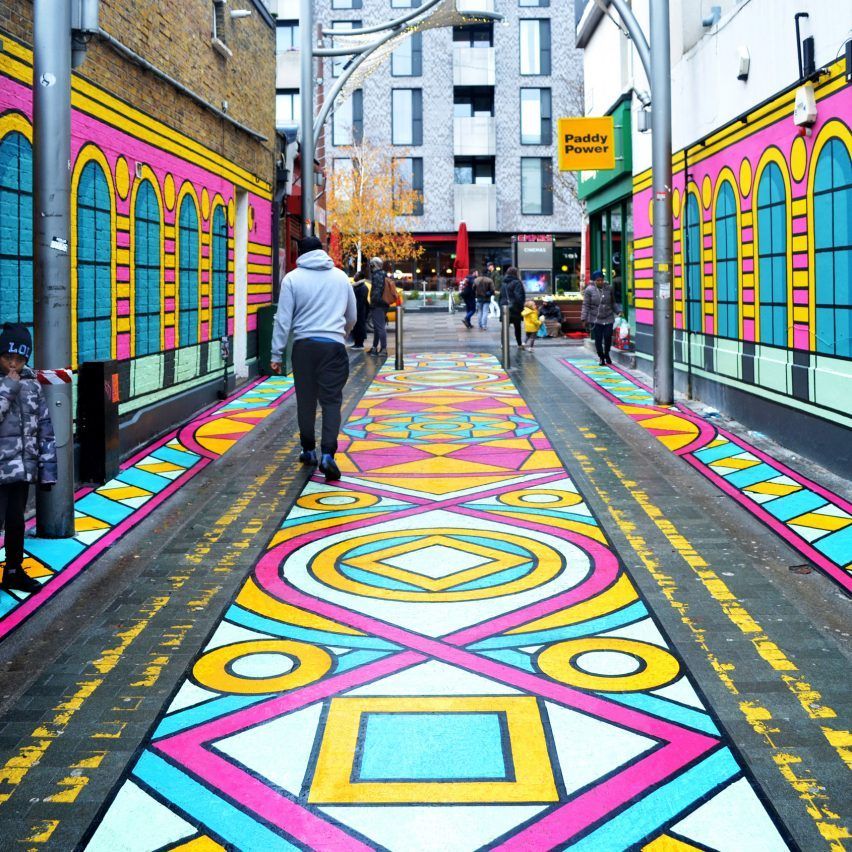 Want to know what London's latest urban design trend is? Check out these paint installations - buff.ly/3GAhY5H via @dezeen #design #newlondonfabulous