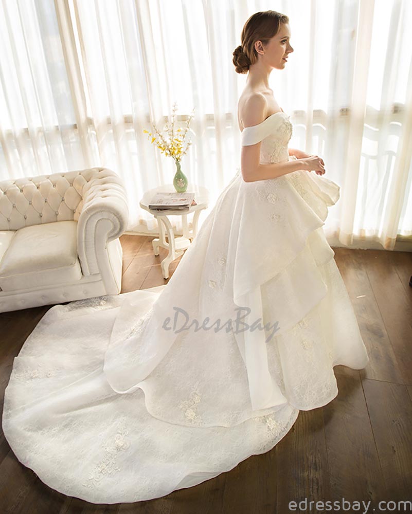 edressbaycom's tweet photo. A new month, a new beginning. Beauty, just like the stories stated by you and me, Beauty is around you. #edressbay #weddingdress #eveningdress #promdress #bridesmaiddress #partydress https://t.co/uRcd9bn91k https://t.co/kgggHeUOpX