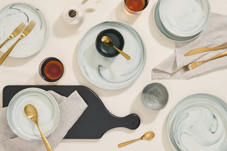 We are right behind the marbling trend in interiors and these are the marvellous marbled homewares we’re loving inc this Marbled Tableware Set from @madedotcom #marbling #interiors bit.ly/3EvWhBW