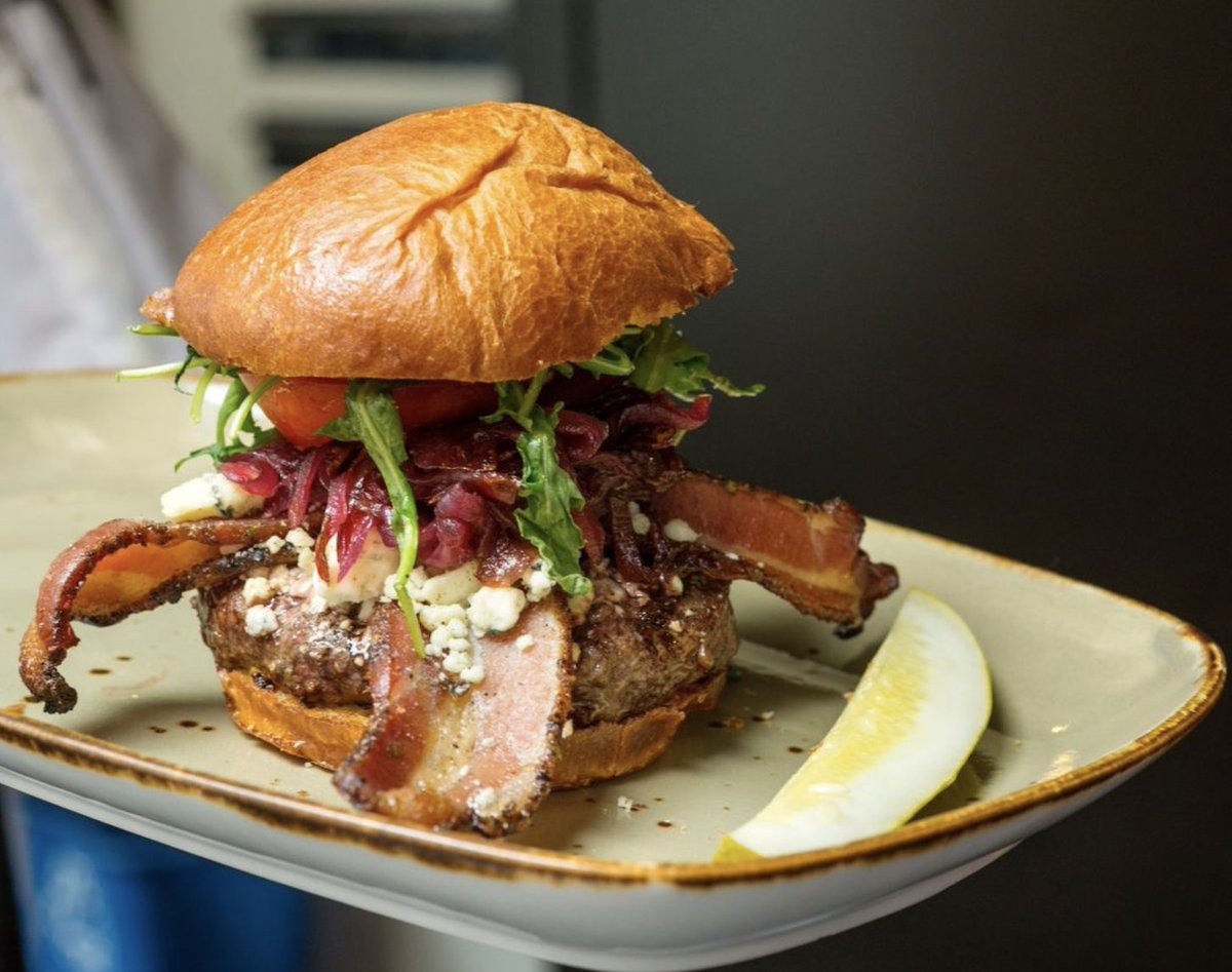 WalkingMatters's tweet photo. The best burgers are the ones where you wonder how you'll take a large enough bite to savor all the flavors. #burgerheaven 🍔🍔
🍽️: @Fortessa's Erthe
#TabletopMatters
#burgers #burgerlove #burgertower #foodie #yum #foodlovers #fortessatableware #morethanameal #fortessa https://t.co/OV2vWlhBpR