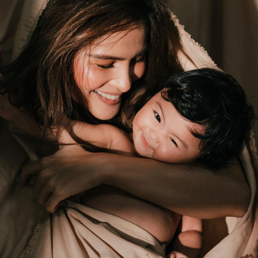 philstarlife's tweet photo. Gorgeous family! π Elisse Joson and McCoy de Leon have shared more photos with baby Felize McKenzie. π Read about the couple's surprise announcement at https://t.co/7XZYx95rzE.
#ElisseMcCoy #FelizeMcKenzie https://t.co/cGEjPl4Jyw