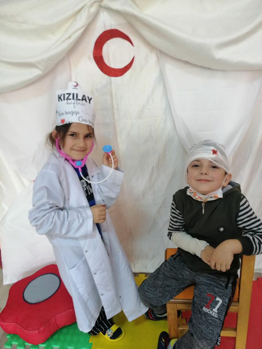 anafartalar_55's tweet photo. Okulumuzda "Kızılay Haftası"etkinlikler @carsambamem @MustafaOzdmr55 @samsunmem @gokhanmurat1 https://t.co/dbPUDxjLi4