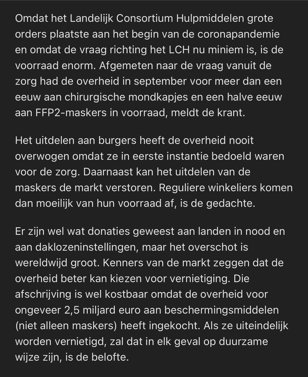 afhdevries's tweet image. Dinsdagdilemma: iedereen een gratis chirurgisch mondkapje maar de markt verstoren OF voor 2,5 miljard afschrijven, halve eeuw aan mondkapjes door de duurzame shredder en de markt eerbiedigen. Lastig!