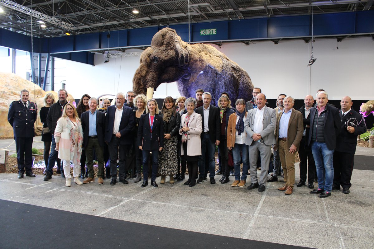 [Inauguration] La Foire de #Grenoble, organisée par <a href="/Alpexpo/">Alpexpo, le parc événementiel de Grenoble</a> a été inaugurée avec la présence de la région <a href="/auvergnerhalpes/">Auvergne-Rhône-Alpes</a>, du <a href="/CDIsere/">Isère</a>, de la Métropole <a href="/GrenobleAlpes/">Grenoble Alpes Métropole</a>, des élus, des représentants de collectivités, ainsi que des partenaires d'Alpexpo et de l'événement.
