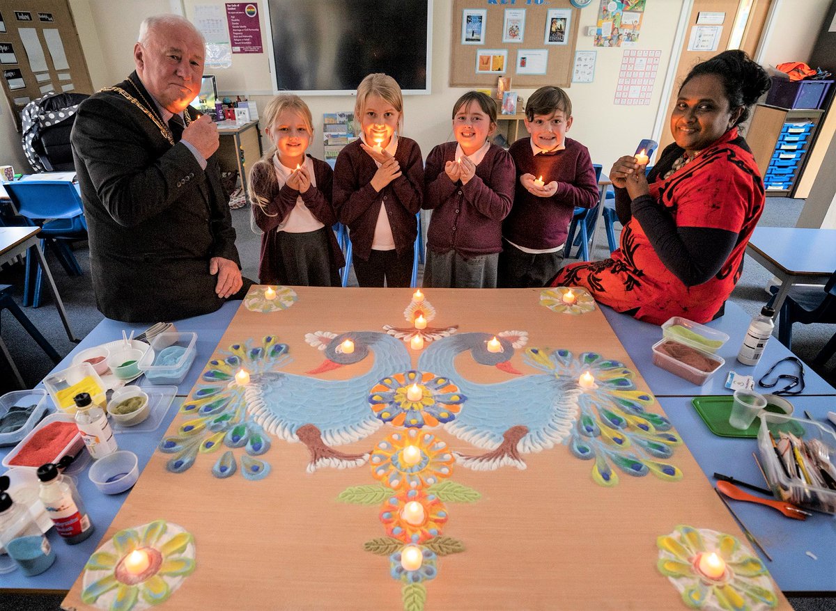 durham_magazine's tweet photo. Discovering Diwali Through Traditional Artwork At Cleves Cross Primary @ClevesCross @durham_uni @Durham_2025 @DurhamCouncil 

https://t.co/hxVBWZYuEd

#durhammagazine #durham #countydurham #northeastengland #positivelocalnews #localnews #onlinemagazines #Durham2025 #Diwali2021 https://t.co/2BN5GhrTWA