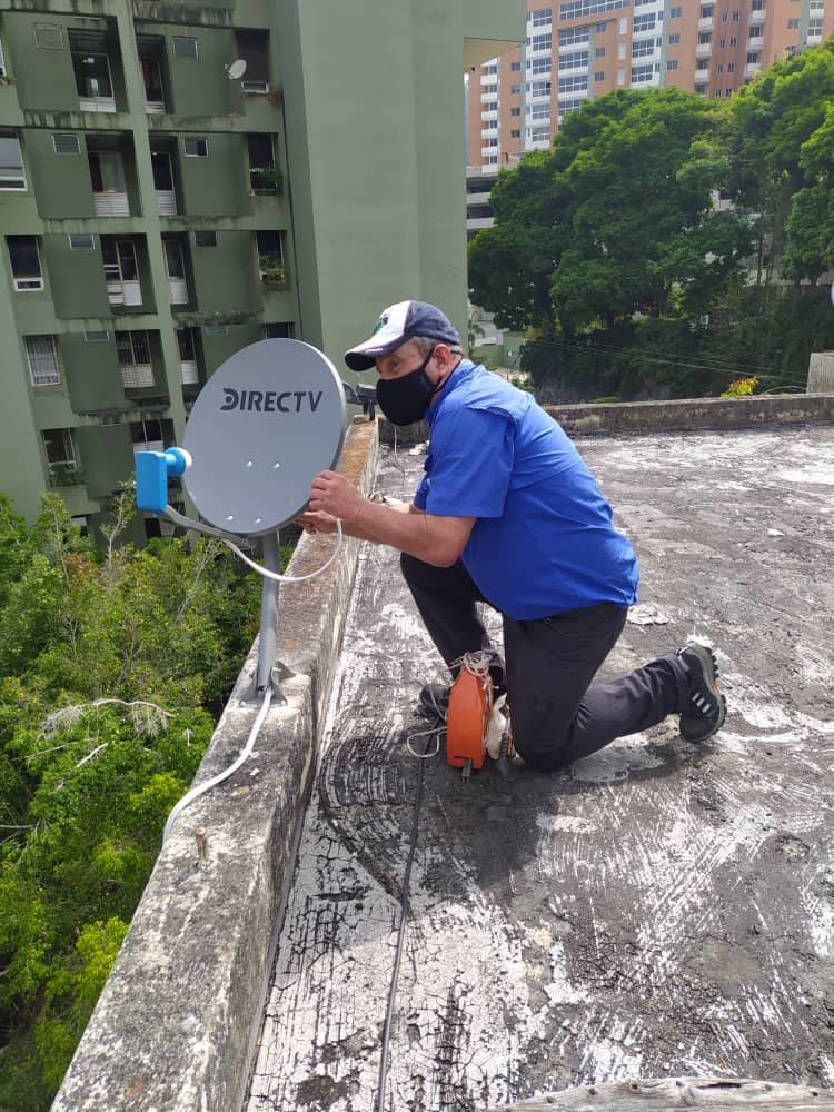 leoncaracas's tweet photo. Instalaciones de simple tv DirecTV.. arreglos de acometidas... Técnicos certificados.. visiten nuestra página en Instagram @ccstecnisimpletv #simpletvve #simpletv https://t.co/lsI0Py49xM