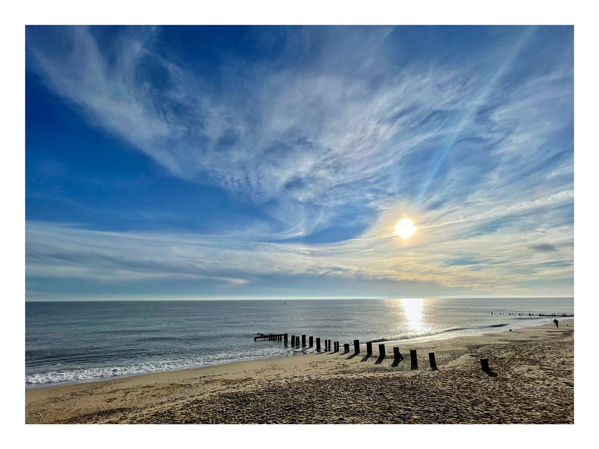 OllettMark's tweet photo. Stunning morning on the coast. #perfect #norfolkcoast https://t.co/W3HSX1yFvg