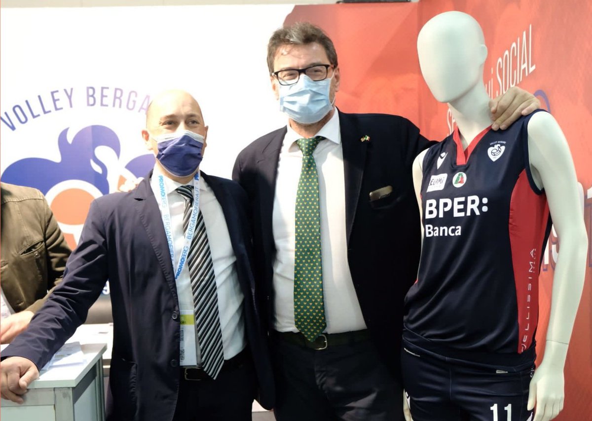 Il sodalizio tra #BPERBanca e la squadra del #VolleyBergamo1991 🏐 si è confermato anche alla #FieraCampionaria di #Bergamo, che ha visto presente il Ministro dello Sviluppo Economico #GiancarloGiorgetti.