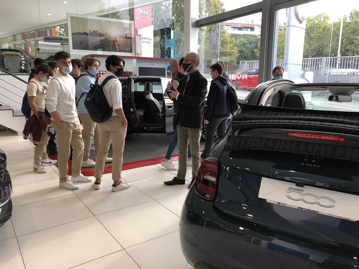 AUTOCAM1's tweet photo. El divendres vam tindre l'oportunitat d'ensenyar als alumnes de 2n de batxillerat de l'escola @campjoliu les nostres instal·lacions. Una visita més que agradable i esperem que es torni a repetir!☺️ https://t.co/idMpgGUW0Z