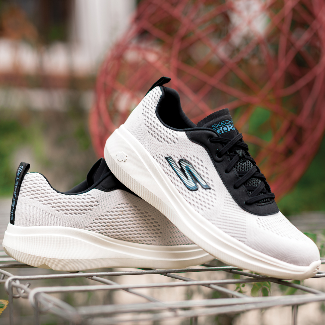 The Skechers GOrun Fast™ - Quake is a well-cushioned, lightweight trainer perfect for a variety of workouts in and out of the gym.   Try the responsive 5GEN® cushioning midsole and a breathable mesh upper for an incredibly responsive workout.  #skechersperformance #skecherske 