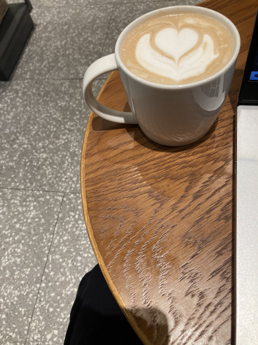 isamu_global's tweet photo. 残業少ししますが、作業場所をスタバに変えてみました🎵 https://t.co/zTo258qWnL