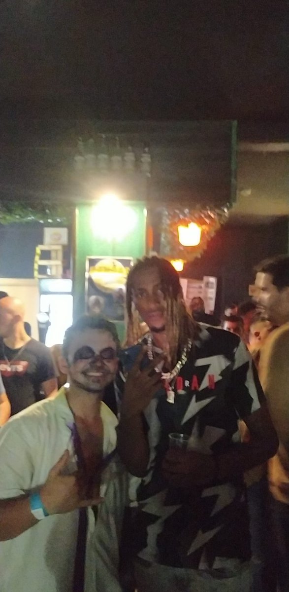 Início da noite de Halloween \\ final da noite de Halloween