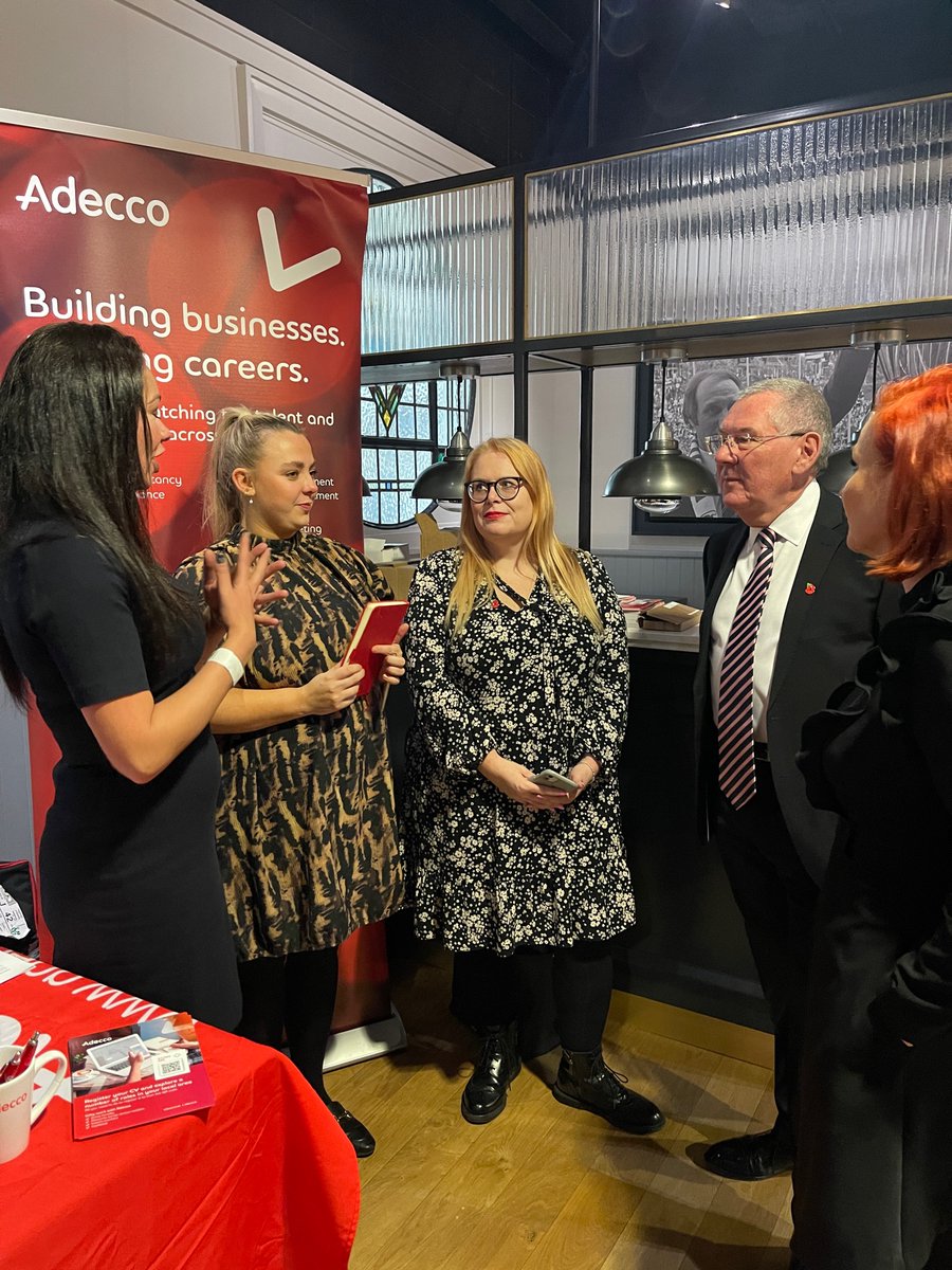 Cllr Bob Sleigh having introductions with <a href="/Adecco_UK/">Adecco UK & Ireland</a> At Birmingham Jobs Fair🤩 #BhamJobsFair #FindYourFuture 🚀