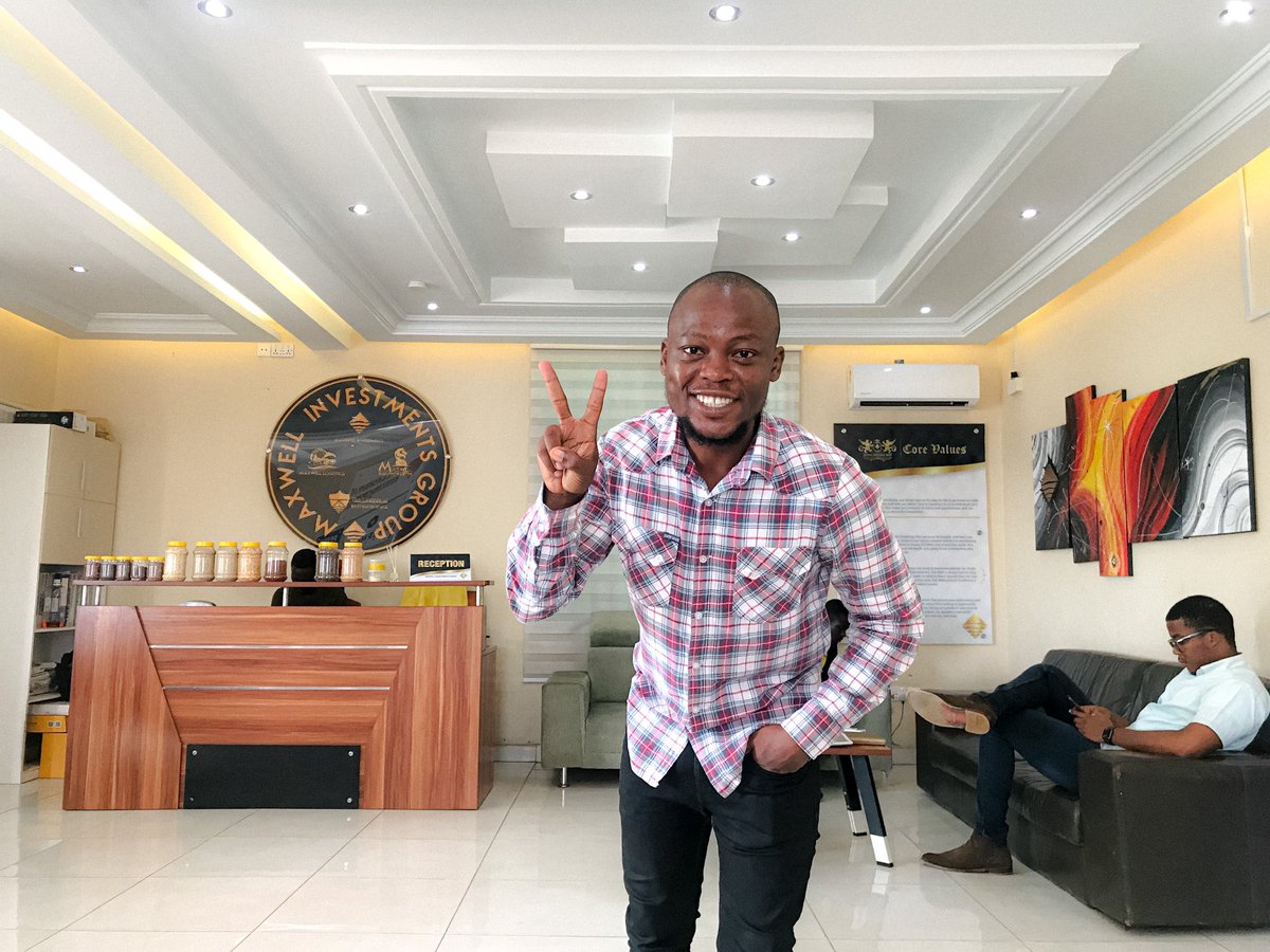 thisisthemax's tweet image. 2 for Tuesdays ✌🏽 #HighSpirits at work. #November2Remember 👊🏽 #MIG #work