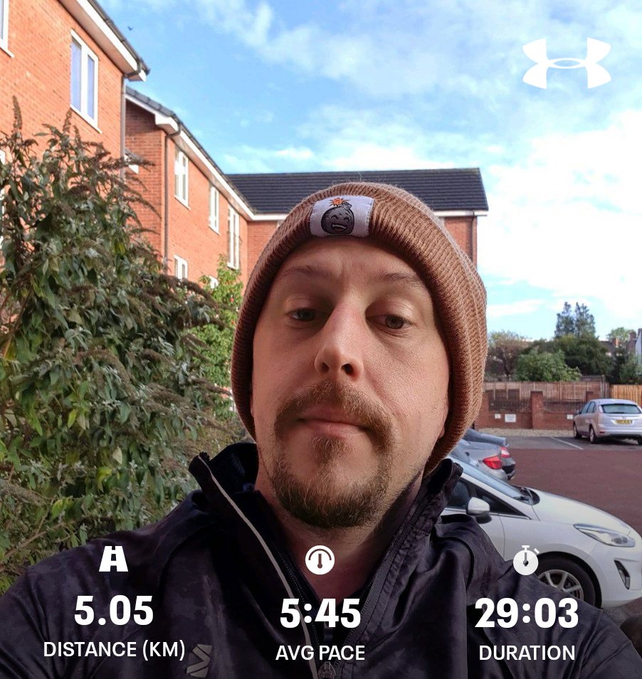 Arkonios's tweet photo. Chilly Tuesday morning run out the way before work #running #runhappynation #5k #happybombs https://t.co/Hc5ibbFtWy