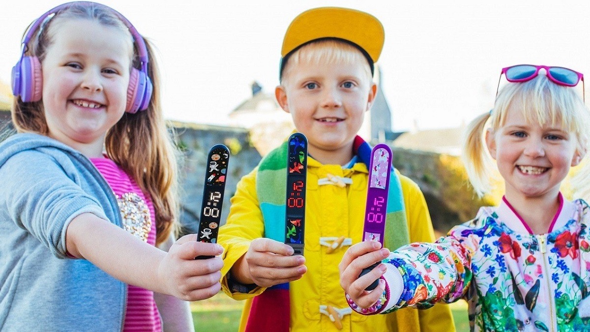 MumsDadsPublish's tweet photo. Enter our #competition to #win flexible kids #SnapWatch made by @Snap_Watch - https://t.co/SrdwWAMBYP
#flexibledisplay #wearable #WearableTechnology #SmartWearables #coolTech
#GiveAway #ParentingGiveaway #CompetitionGiveaway #ukcompetition #GiveAwayUK #WinAPrize #PrizeDraw https://t.co/KJlhpSyWjj