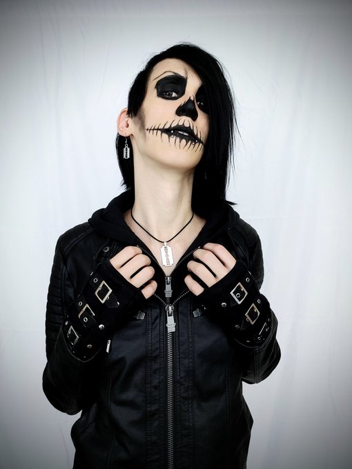 Sexy Halloween photo set is up on my OF  ➡️https://t.co/InmjCDq9Cw  I managed to pull off scarry and<a href="/tag/apclips"class="tags"><span>#apclips</span></a>