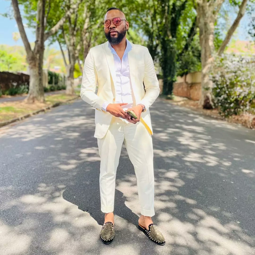 Henrietta_za's tweet photo. Luxury Lifestyle 👏🏻👏🏻👏🏻
::::::::::::::::::::::::::::::::::::::::::::::
Henrietta X Calvin_N 
I🖤AM🖤THE🖤CULTURE
.
.
.
.

#Suits
#LadiesWear 
#Menswear 
#Gentlemen 
#weddingdress 
#weddingseason 
#henriettabycalvinn
#IamtheCulture
#BlackFashion
#fashionblogger https://t.co/gP8eCVo5Ki