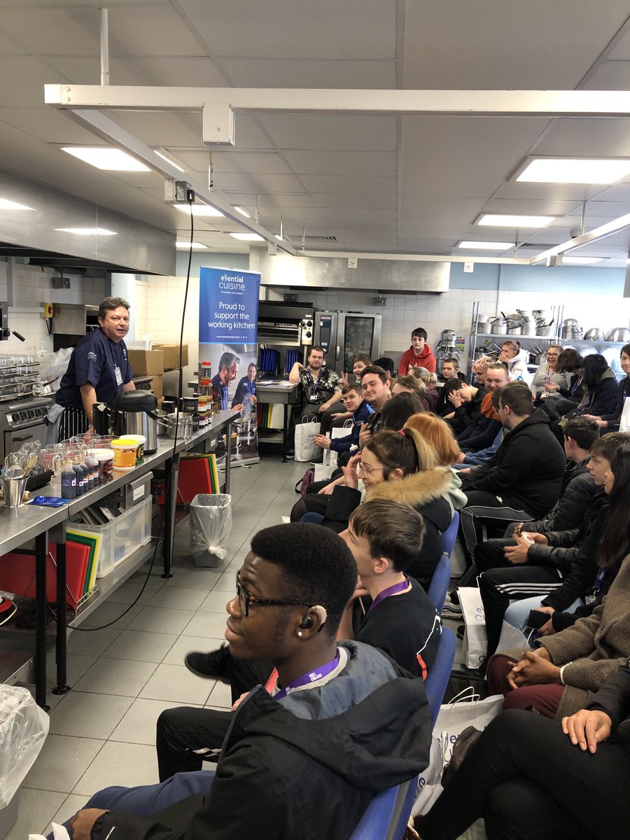 EssentialAR's tweet image. ⁦@essentialcuisin⁩ Andrew and Jon all ready ⁦@hullcollegegrp⁩ to present everything Essential Cuisine to level 1,2 and 3 students