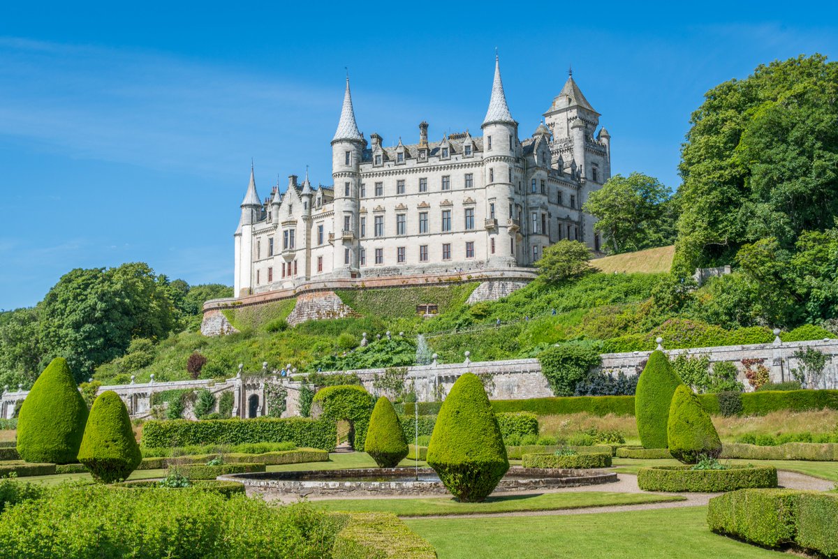 Where will your next #Scotland tour take you? Take a trip north of Inverness and you'll find Dunrobin Castle plus the @SingletonWhisky, @thedalmore, @TheGlenmorangie @Balblairwhisky, #Clynelish and @OldPulteneyMalt distilleries. 
Find out more distillerytours.scot/itineraries/4
#Whisky