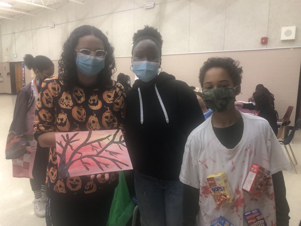 Penumarthy_'s tweet photo. ⁦@BalmoralDrivePs⁩ #ambassadors organized #fall #paint #palooza for teachers and students for #mentalhealth and #relaxation ⁦@PeelSchools⁩ #peel21st #werisetogether #leadership https://t.co/DRoIU89SvE