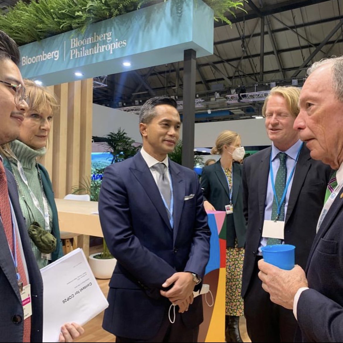 anindyabakrie's tweet photo. Discussed with @BloombergNEF and @BloombergDotOrg to possibly hold an impactful event in the area of new energy finance parallel to the G20/B20 next year. https://t.co/hjV25aq79V