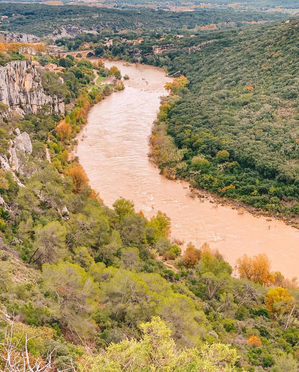 Gard's tweet photo. PHOTOS 📷 | Deux clichés partagés sur notre compte Instagram par TravelingCigales montrant le Gardon en crue, au niveau de Collias
#Gard #InondationsGard #Collias #Gardon https://t.co/fJT0Pkswpp