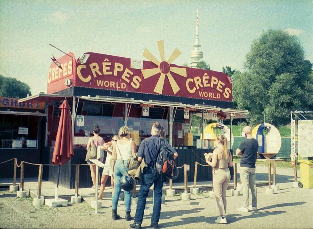 smcrae's tweet photo. A Summer Tollwood favourite - their Cuba Crêpe is amazing (Canon Dial 35)

#canondial35 #canon #canonfilm
#film #filmphotography #analogphotography #filmisnotdead #shotonfilm 
#35mmfilmphotography #35mmfilm #35mmhalfframe
#C41 #C41process #epsonv600 #epsonperfectionv600 https://t.co/x7CPi3P51I