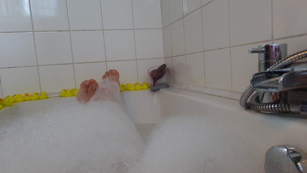 Berni_Benton's tweet photo. Awake til 4.30am
Meeting at 8.30am

So now I'm in a bubble bath
BUT ALSO WORKING
following up actions from meeting

Research can be done anywhere right?

My timeline is a bit knotted 

#notasleep #notskiving #workingfromhome #jetlagged #sleeplessnight #whateverworks https://t.co/b32SSRuhYA