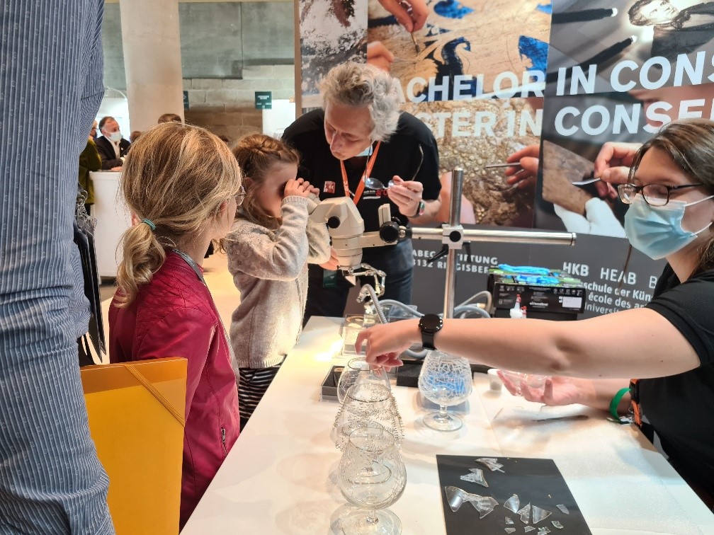 HE-Arc COR tweet media