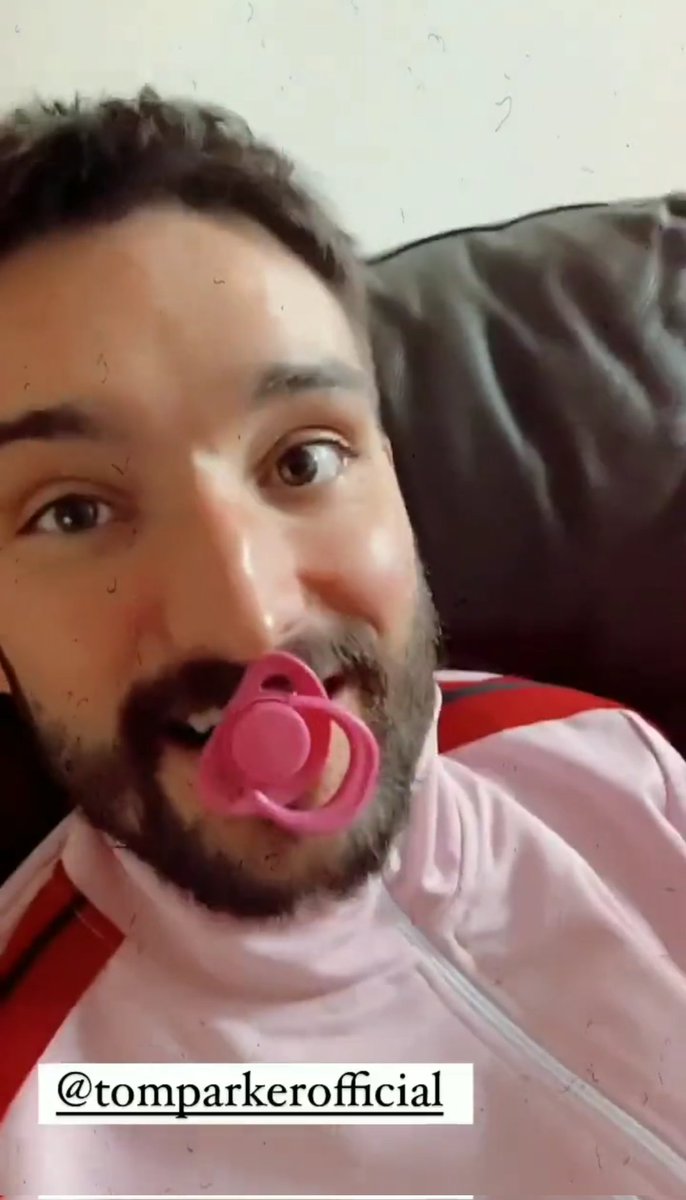 Inspiredbyabjay's tweet photo. This #InspiringMan #TomParker is AMAZING
#insidemyhead
As is his beautiful wife @Being_Kelsey who has been an unflinching support to him throughout this whole shocking ordeal
Whilst also bringing up their 2 adorable children
Deserves a 🏅
#HappyTomTuesday everyone!
#ruletheworld https://t.co/x2uAd0O7fd