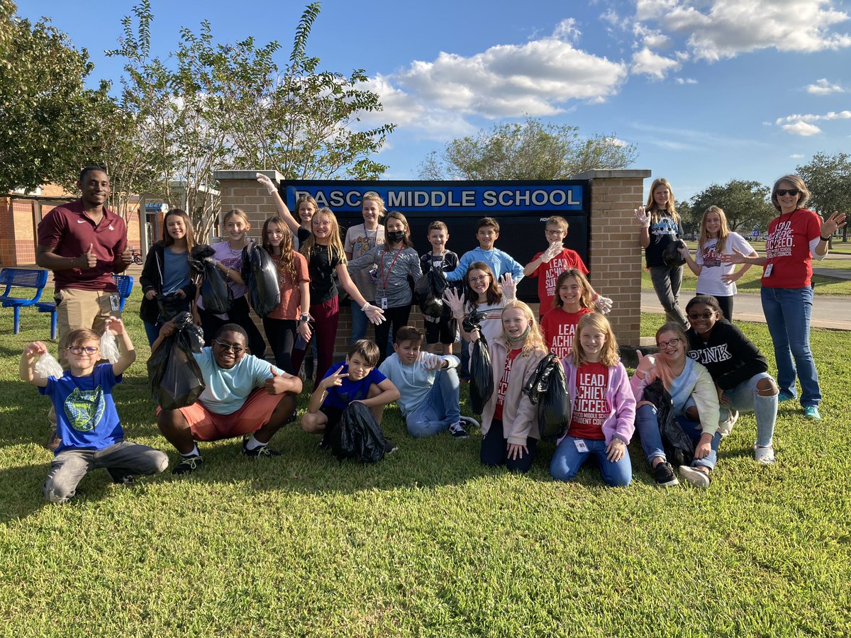 CarolynRoss22's tweet photo. 21-22 Rasco Student Council leading the way with a school yard clean-up @GradyRasco to make Rasco a better place!#BISDbacktobetter #studentleaders @TASC_StuCo #BISDPride @BrazosportISD https://t.co/FChsIyk1gl