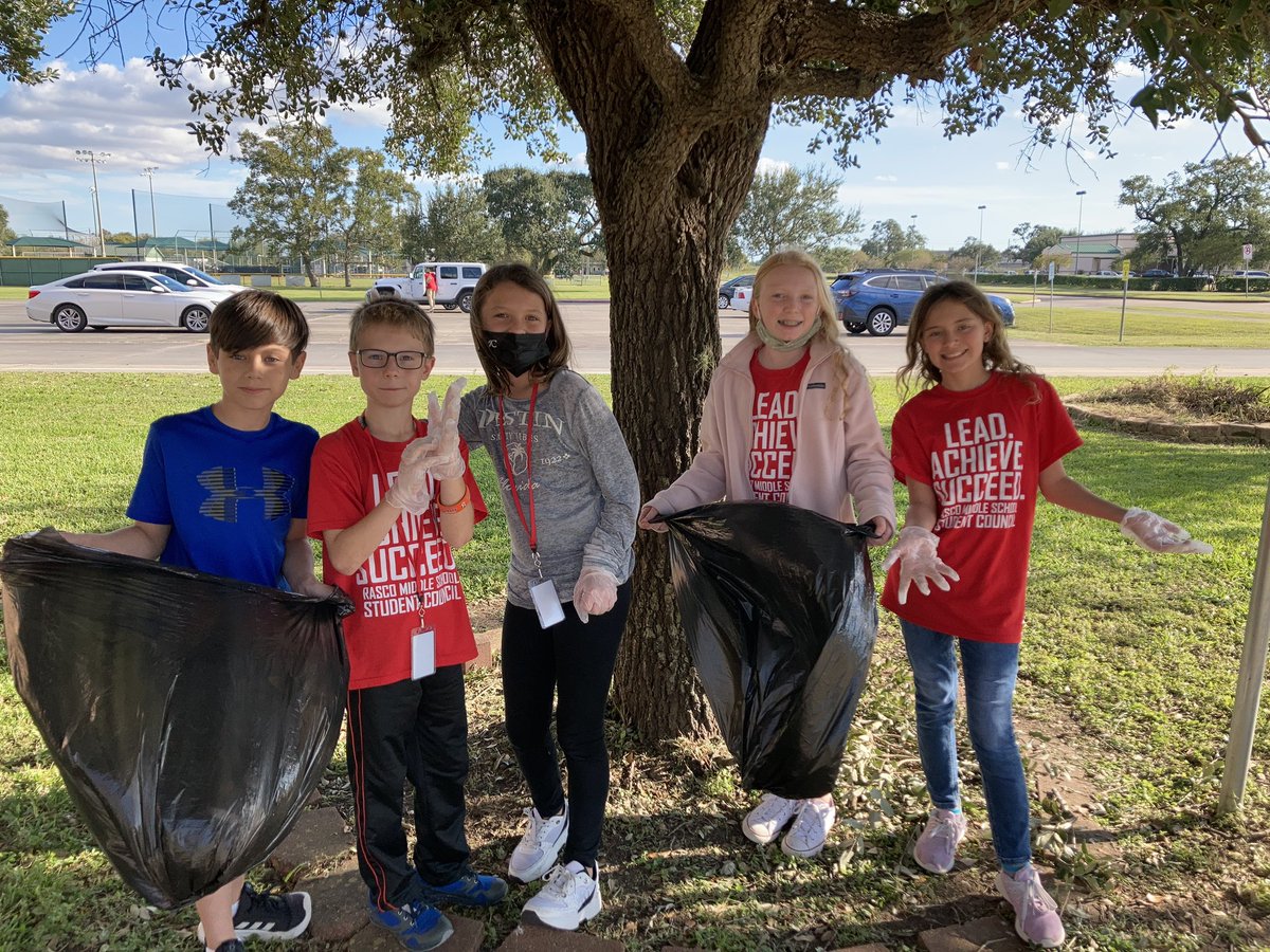 CarolynRoss22's tweet photo. 21-22 Rasco Student Council leading the way with a school yard clean-up @GradyRasco to make Rasco a better place!#BISDbacktobetter #studentleaders @TASC_StuCo #BISDPride @BrazosportISD https://t.co/FChsIyk1gl