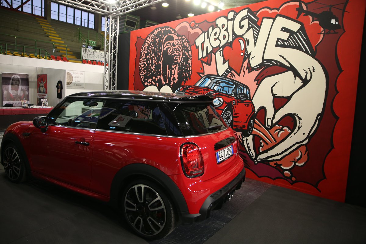 Per la terza volta MINI è stata protagonista al #LuccaComics e lo ha fatto presentando al pubblico l’opera THE BIG LOVE realizzata dagli street artist Solo e Diamond. 
Scoprite di più sull’opera e sulla nostra partecipazione alla fiera: bit.ly/MINI_LuccaComi…