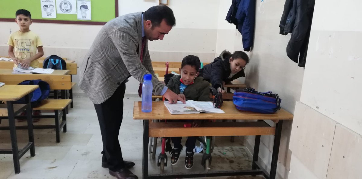 MemHarran's tweet photo. Okul ziyaretlerimiz hız kesmeden devam ediyor.
İlçe Milli Eğitim Müdürümüz Sayın Mehmet Asutay bugün Sıralı, Savacık, Şibliye, Eski Harran, Yardımlı okullarındaki öğrenci ve öğretmenleri ziyaret etti. Okullarda yapılan çalışmaları, ihtiyaçları, eksikleri dinledi. https://t.co/q0eDGt9CYj