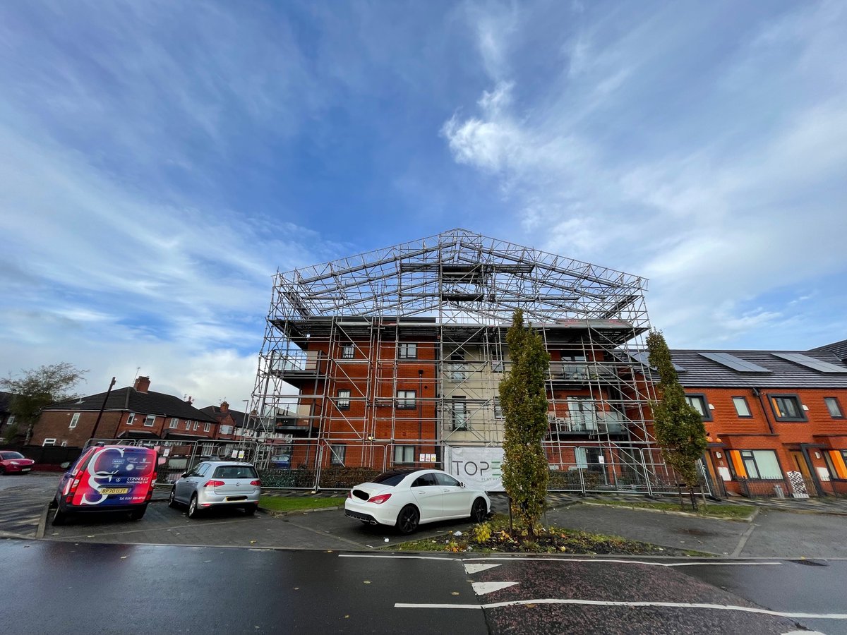 connolly_scaff's tweet photo. Works are progressing well on Brown Street in Salford.
Using our Plettac Metrix System Scaffold we are installing a temporary roof to facilitate essential roof repairs.
#temporaryworks #temporaryroof #scaffold #scaffolding #construction #salford #manchester https://t.co/JoPb34MM89