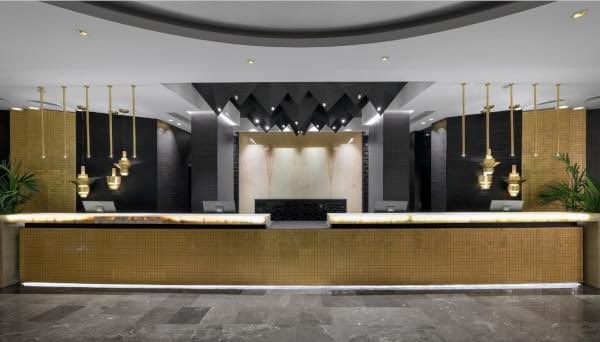 fambuenalights's tweet photo. OLIMPIC PALACE HOTEL RECEPTION IN GREECE.
We collaborate in this project on the island of Rhodes, Greece in different spaces. At the reception, the designers opted for the #Reflections family of pendants, designed by the #GarciaCumini studio.
-
#fambuena #contractproject https://t.co/t0reWHVk3U