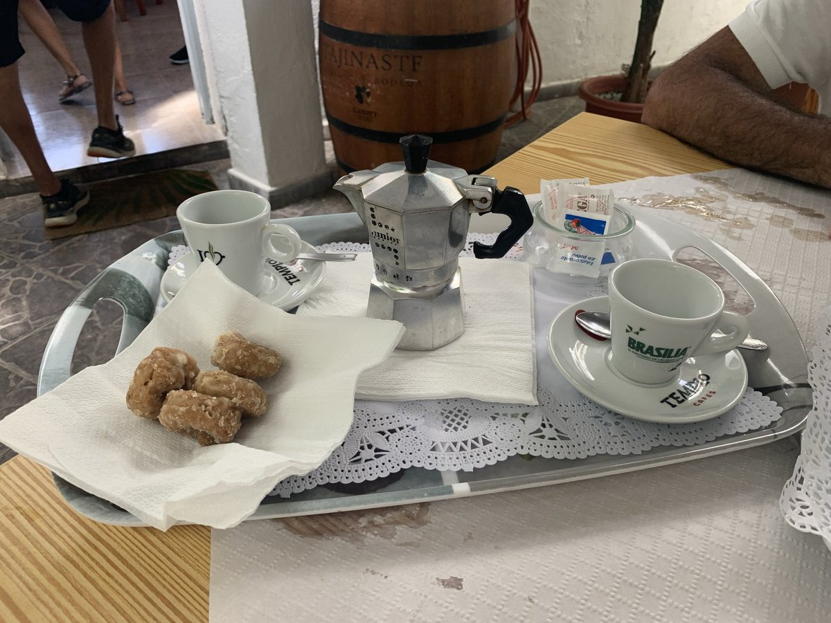 mjleondiaz's tweet photo. @teidagua @el_pais De los 3 el preferido es el Drago, aparte de las viejas el postre de mango y el detalle de cómo te sirven el café, es como estar en casa https://t.co/ErvlQRbnqS
