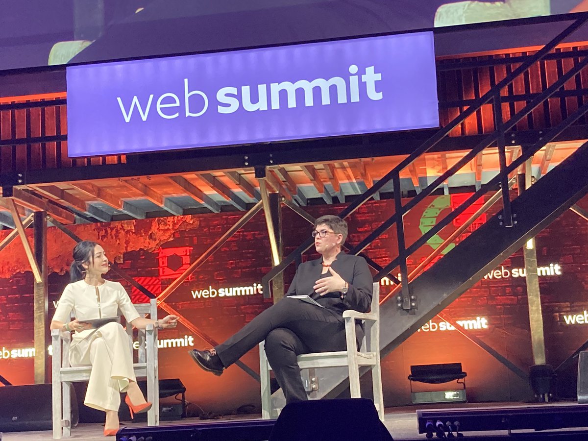 browserd's tweet photo. The best insight from “How to do your Social Media marketing right” at @WebSummit’s #PandaConf stage, with @maggiemlower and @martinaglobal: 2,5 seconds is the average attention span in social so, select your platforms very wisely.
#WebSummit2021 #websummit https://t.co/QkeLJadprs