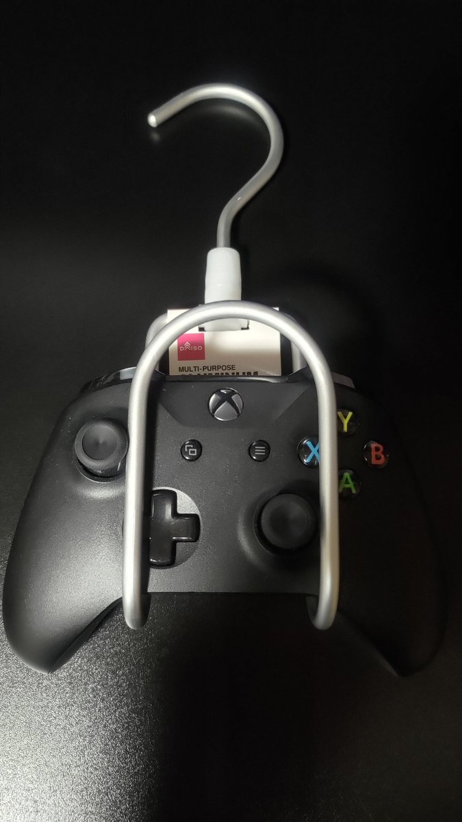 enokisize's tweet photo. パッド置くのに良いの無いかなってダイソー探してたらマルチアルミハンガーがピッタリだった https://t.co/Ip6mXmCIhq