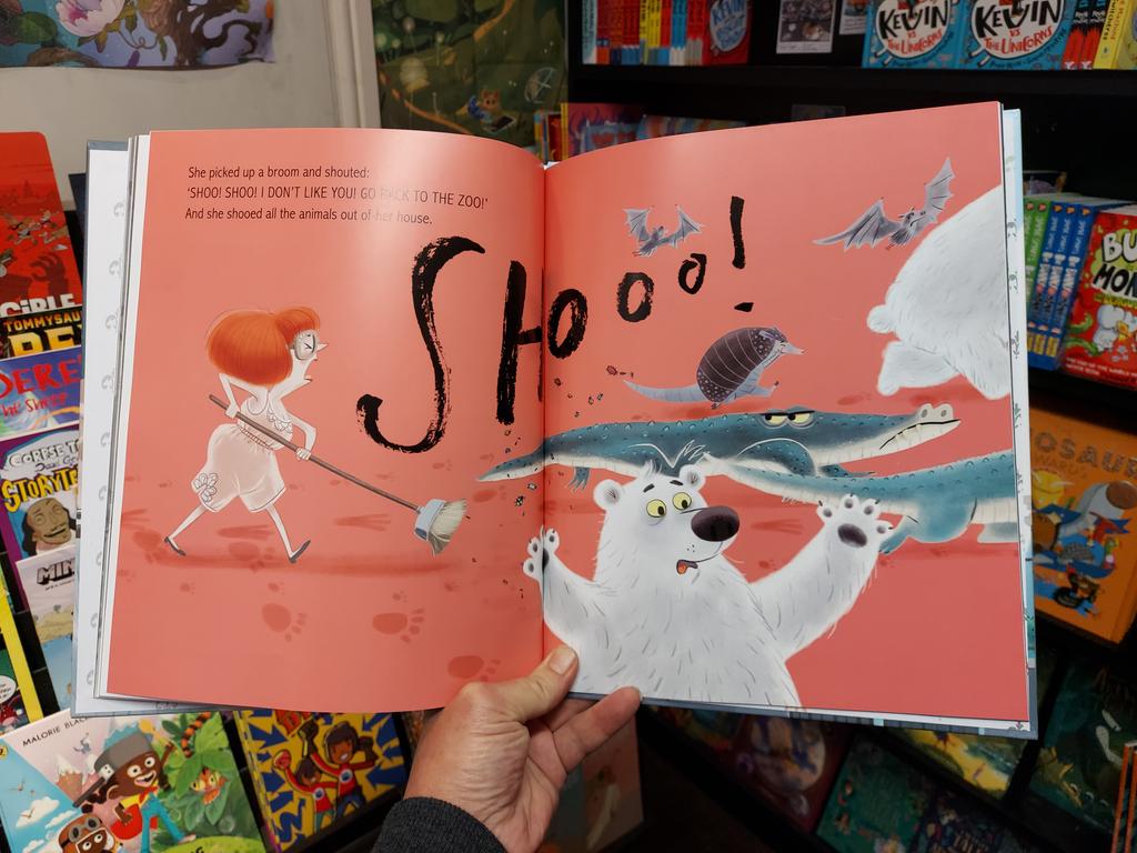 PageFortyFive's tweet photo. Calling all Sarah McIntyre fans!

SHOO! is SO much exuberant fun, in stock and We Ship Worldwide: https://t.co/pgmaP7B7FT

By @susienottbower &amp; @francescagam, first copies come with this FREE POSTCARD, signed by Susie on the back with a personal, handwritten message! ❤❤❤ https://t.co/eCzQeMeTec