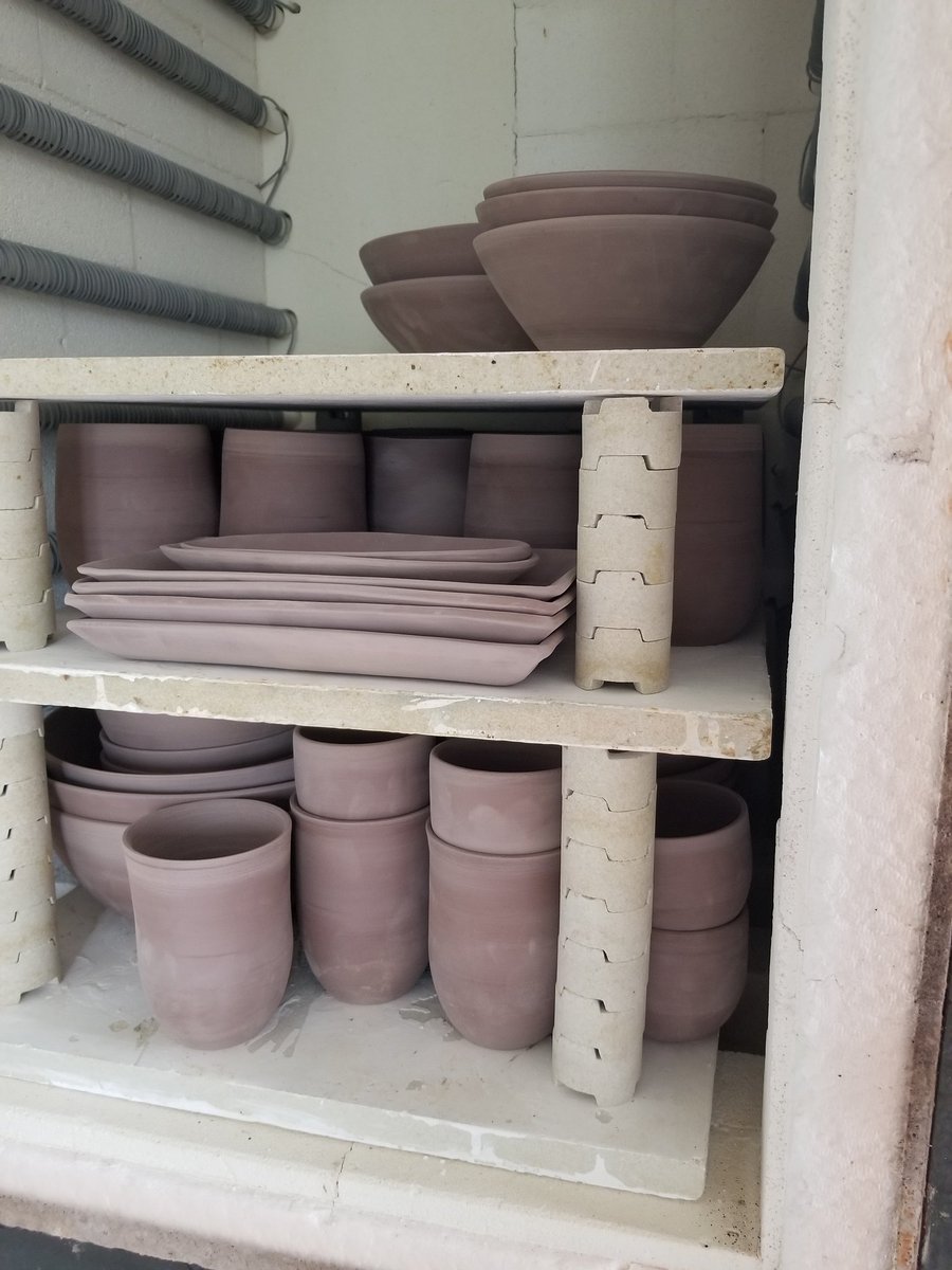 somanymoods's tweet image. Bon j'avance qd même.  Mais la sensation d'être Sysyphe là.  
#dansmonatelier #ceramiste #voscommandes #preparerlesfetes