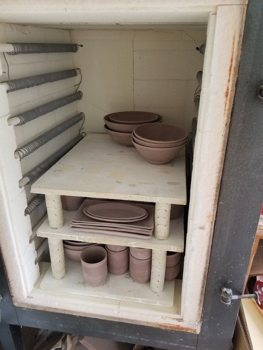 somanymoods's tweet image. Bon j'avance qd même.  Mais la sensation d'être Sysyphe là.  
#dansmonatelier #ceramiste #voscommandes #preparerlesfetes