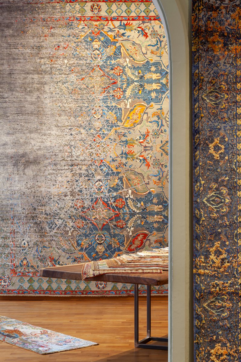 5vieartdesign's tweet photo. In occasione della #DesignWeek2021 la ALBERTO LEVI GALLERY ha avuto l'onore di ospitare #JanKath, con la collezione #ErasedHeritage, designer e produttore di fama internazionale nel campo dei tappeti contemporanei.
https://t.co/QrTZcFYpOs https://t.co/rkf1jvH44B