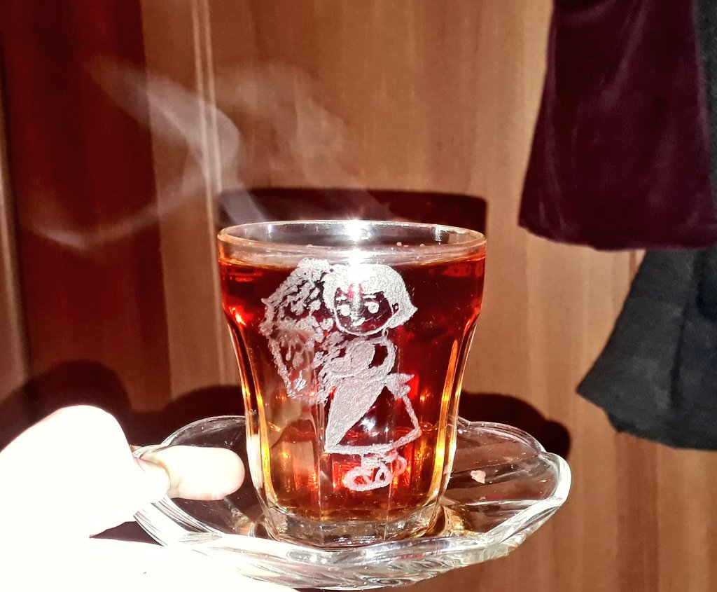 Hvdar9's tweet photo. Dûrê derd û xeman bû      
Dema çay bi dûman bû🍀 https://t.co/qpyF1x6Uzs