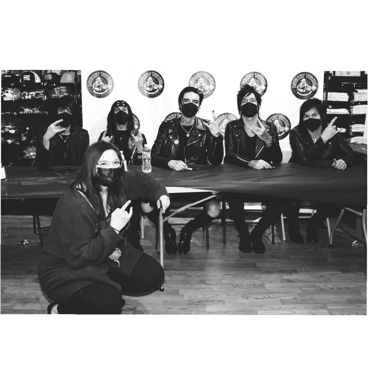 I'm not very photogenic but here's the photo to go with the signed cd 😭
 Thank you for giving me this chance to meet you guys  <a href="/blackveilbrides/">Black Veil Brides</a> ❤